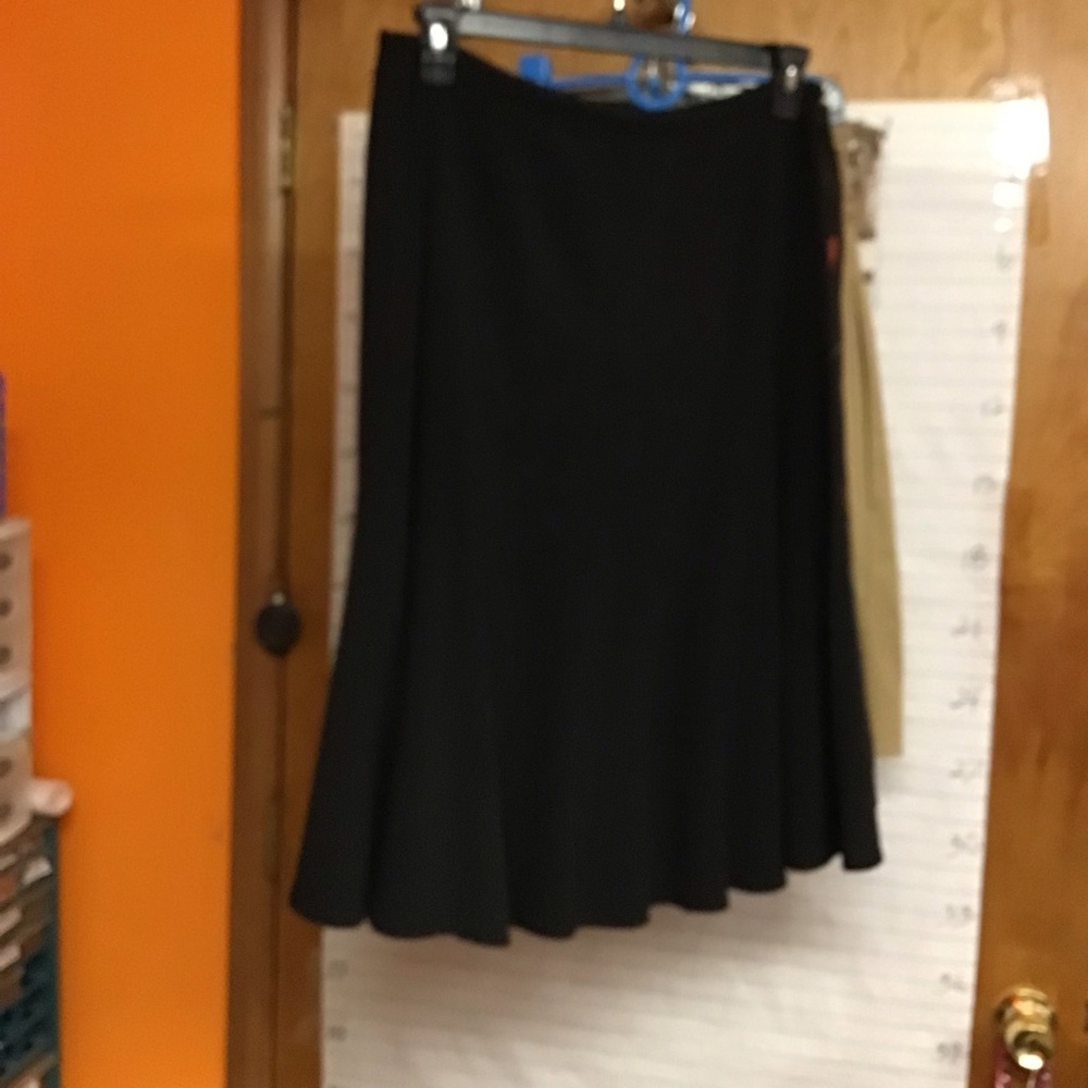 LARRY LEVINE - women’s flared skirt sz 10  black